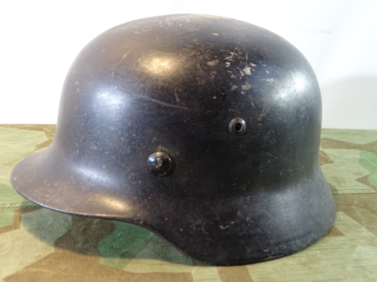 Wehrmachts Stahlhelm  M 35 , Glockengröße Q 64, weiterbenutzt bei Feuerwehr. Leder Gr. 56