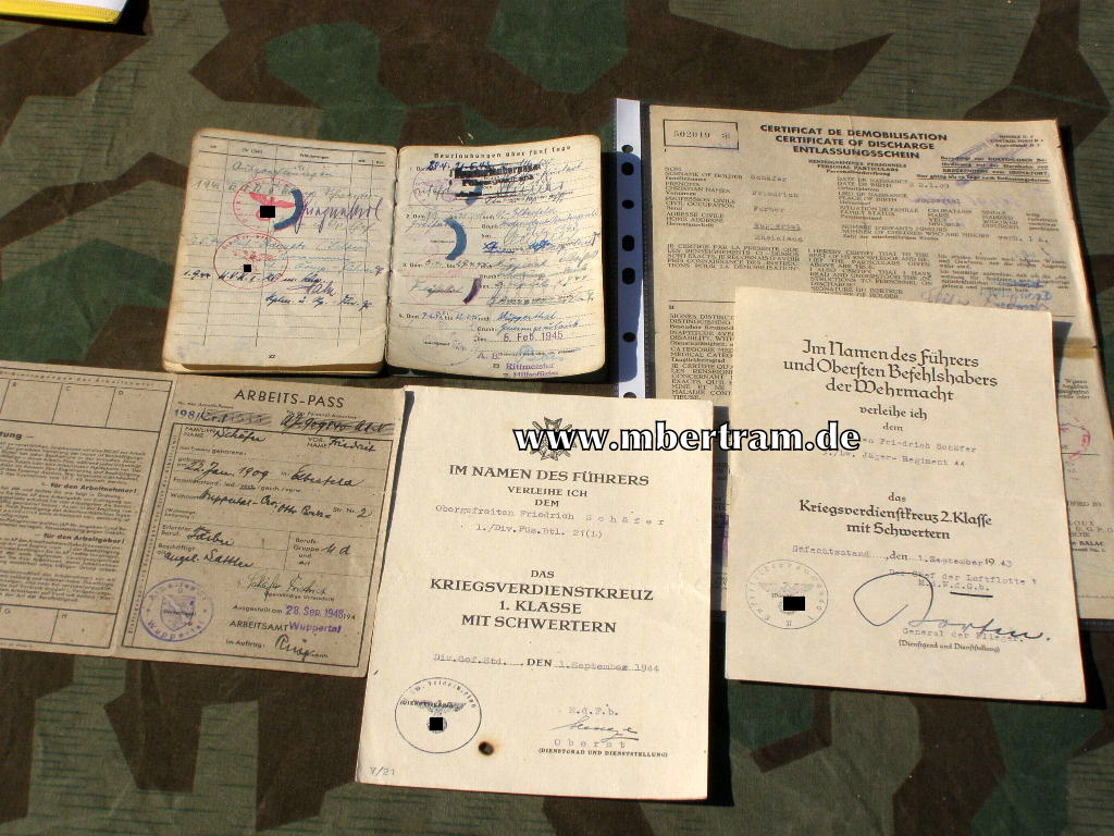 Ober Gefr. Luftwaffen Felddivision: Soldbuch u. Urkunden....
