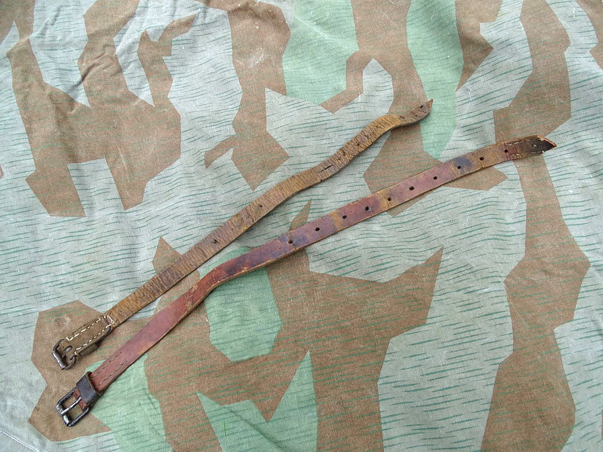 Dreieckszeltbahn Wehrmacht, farbfrisches Tarnmuster, 1939, 2 Riemen (5) Dreieckszeltbahn Wehrmacht, farbfrisches Tarnmuster, 1939, 2 Riemen (5)