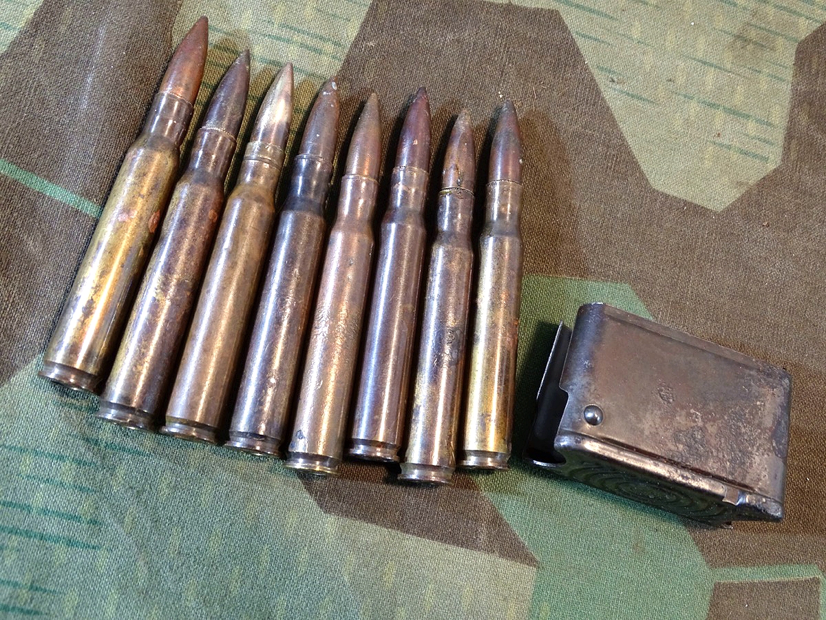 8 Stück US 2. Weltkriegs Standartmunition Kaliber 30-06 Hst.: DEN 42 mit Ladeclip