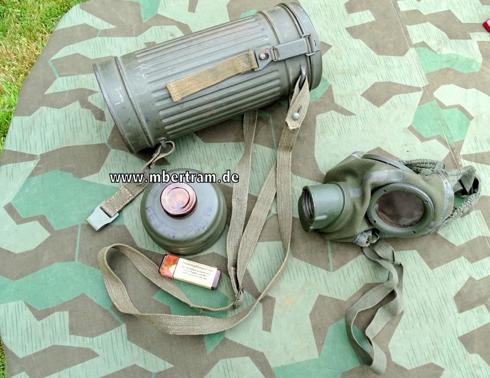 WH Gasmaske M 38, Dose, Riemen, Filter, Losantin zusammengehörig 1939, Z 1-2