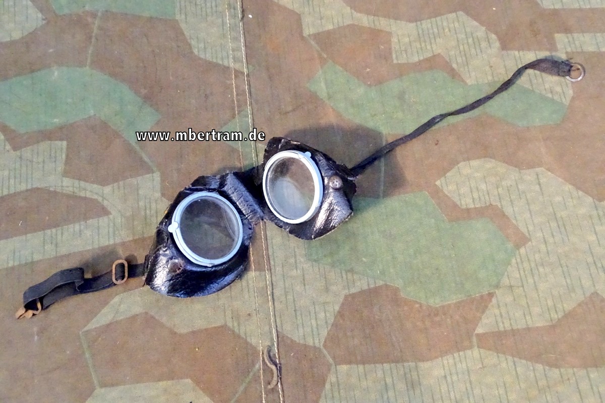 Wehrmacht Staubbrille, / Kradfahrerbrille.  Schwarzer Ersatzstoff