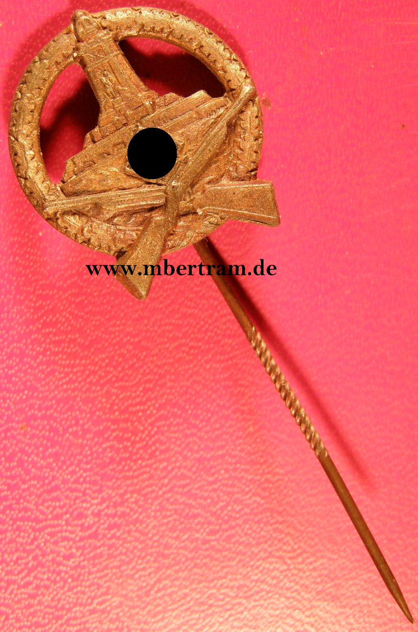 (DRKB) , Schiessauszeichnung in Bronze 2. Form, an Nadel