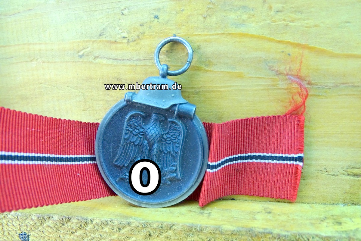 Medaille Winterschlacht im Osten,  Feinzink, am Band, Hersteller 30 oder 90