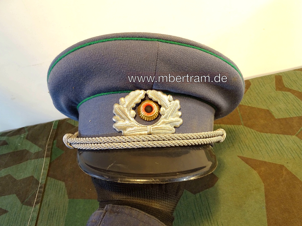 20863-2 4 uns nicht näher bekannte Mützen DDR/ DRK ??