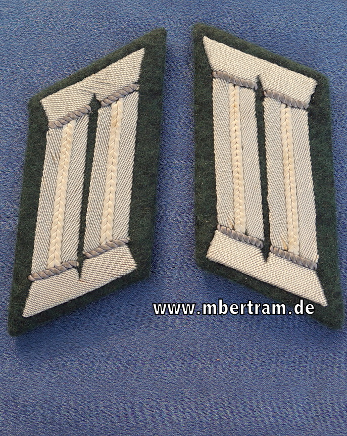 Ein Paar Kragenspiegel der Wehrmacht Heer Infanterie für Offiziere