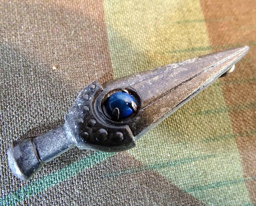 WHW Abzeichen Historische Waffen, Schwert, 0.4 " Feinzink