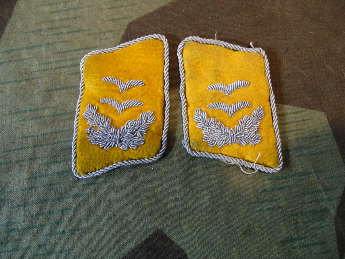 Paar Kragenspiegel Oberleutnant der Luftwaffe. Fliegendes Personal oder Fallschirmjäger