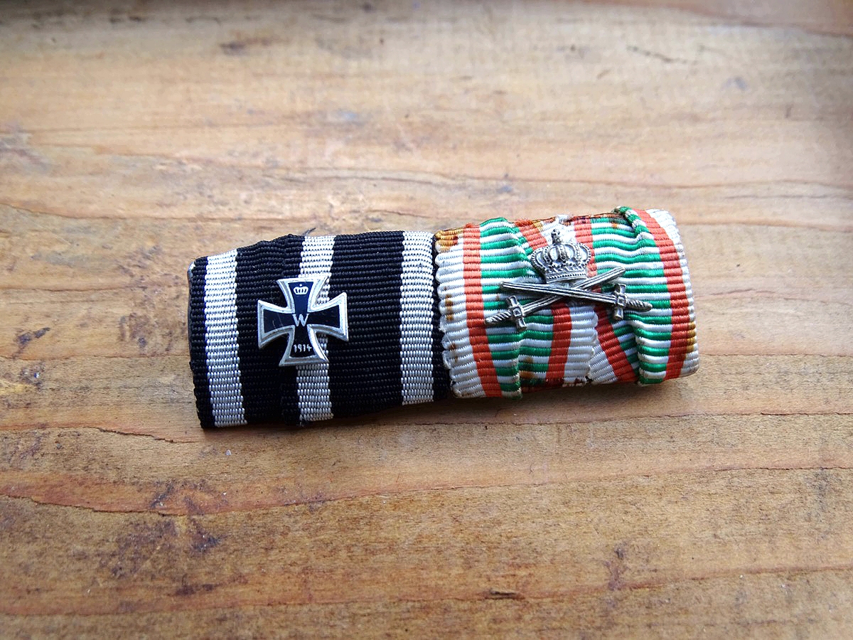2er Bandspange, Bandschnalle mit Miniatur Auflagen. EK2 1914, Ungar Erinn. Med. 1914/18