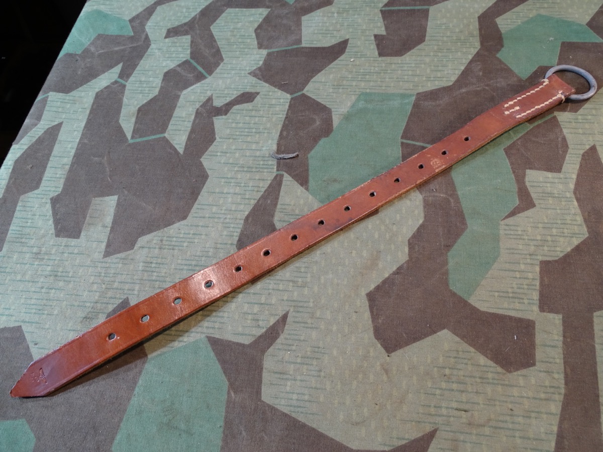 Pferdegeschirr Kavallerie/ SG 25,  Wehrmacht, Riemen mit Metallring und WaA