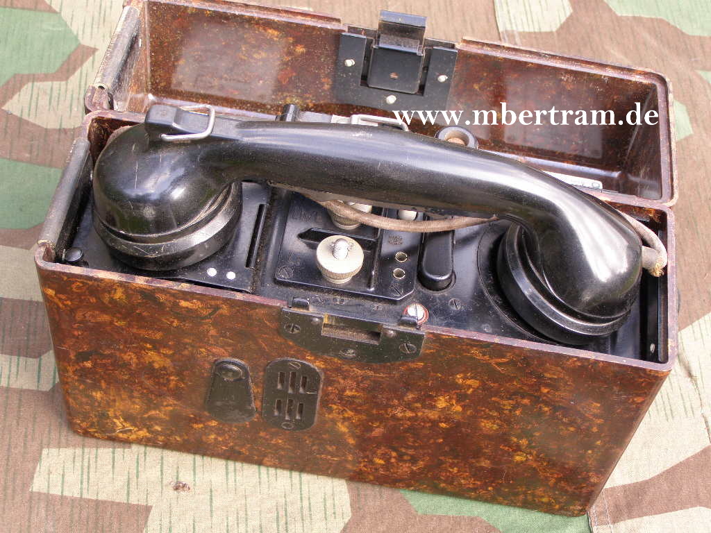 Wehrmachts Feldtelefon, Waa Abnahmeadler, Baujahr 1942.
