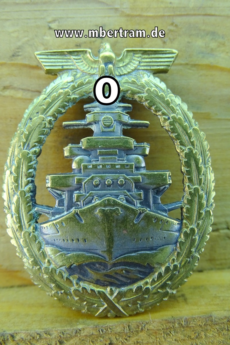 Flottenkriegsabzeichen, Buntmetall, Hst. "Fec. Adolf Bock - Ausf. Schwerin Berlin"