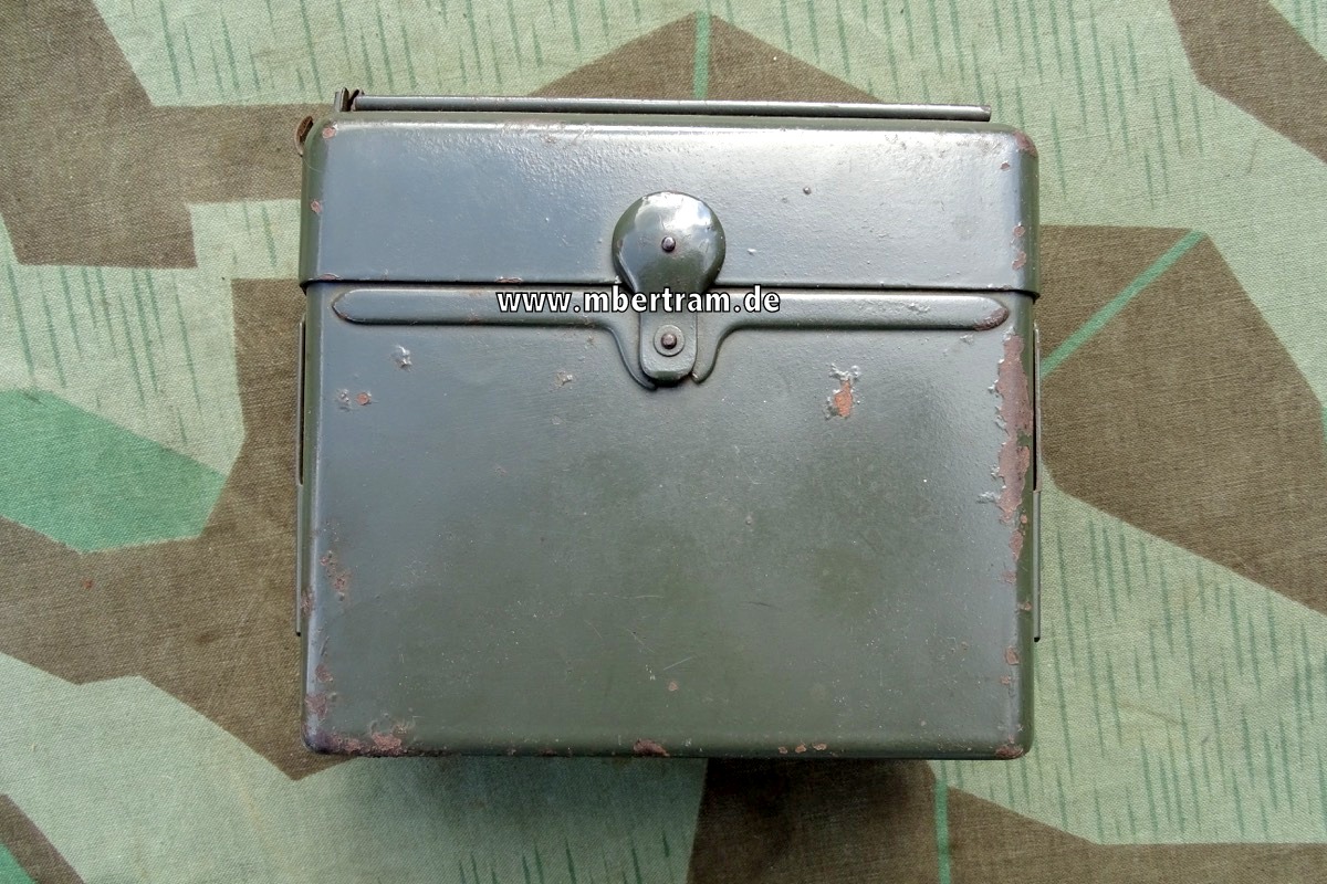 Wehrmacht Gürteltasche / Kiste  für Kampfstoffproben