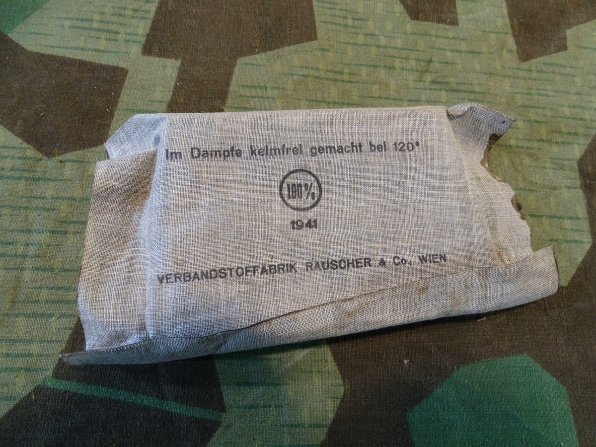 Großes Wehrmachts Verbandpäckchen, 1941, Rauscher & Co Wien 