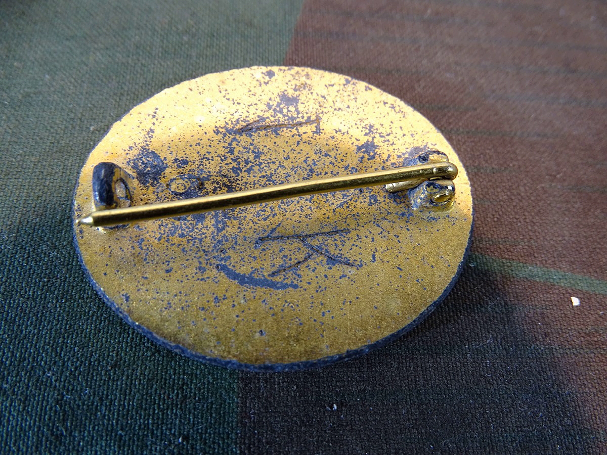 Verwundeten Abzeichen in Gold 1939, Hst. 65, (Klein& Quenzer AG, Idar Oberstein), entnazifiziert. 