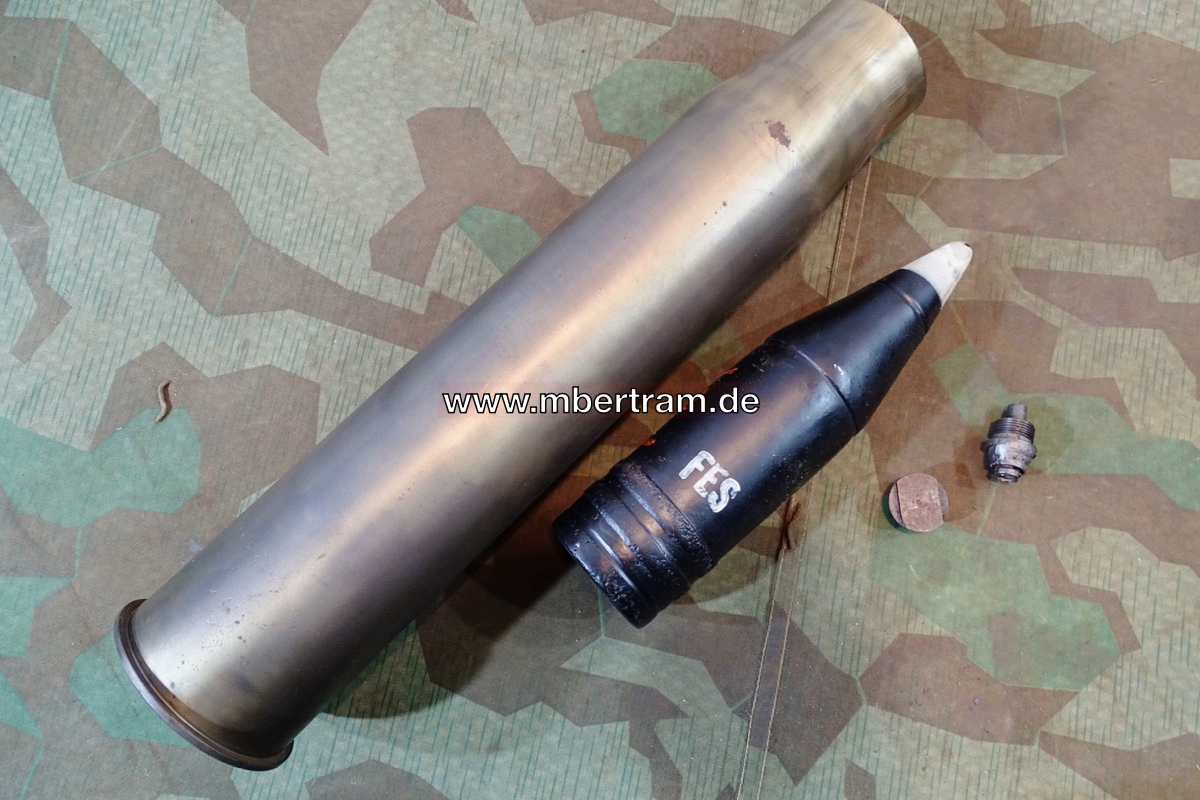 10382-1xJqiFn2zyDfhx Wehrmacht Deko Sturmgeschütz Panzer Granate 7,5cm KWK 40 mit Hülse, Bodenzünder und Zündschraube