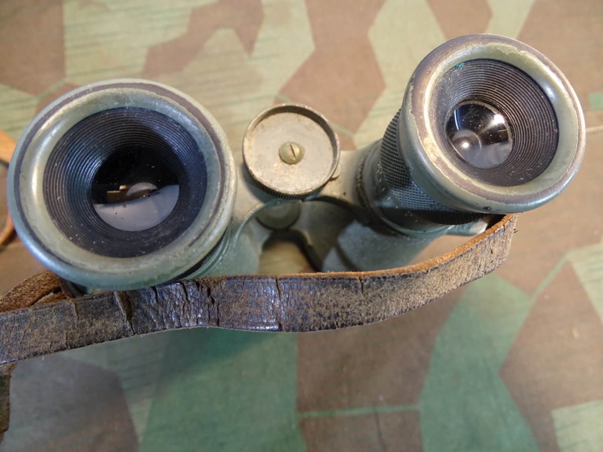 Dienstglas Mod. 08 erster Weltkrieg mit Riemen und sehr schönem Köcher Dienstglas Mod. 08 erster Weltkrieg mit Riemen und sehr schönem Köcher