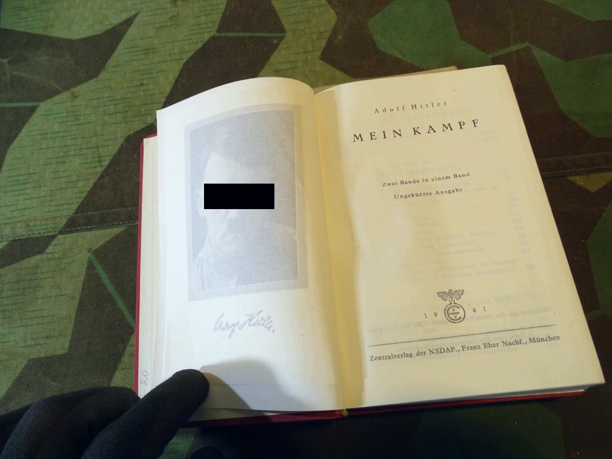 "Mein Kampf", Adolf Hitler,  Ausgabe 1941 mit rotem Leineneinband mit original Schuber