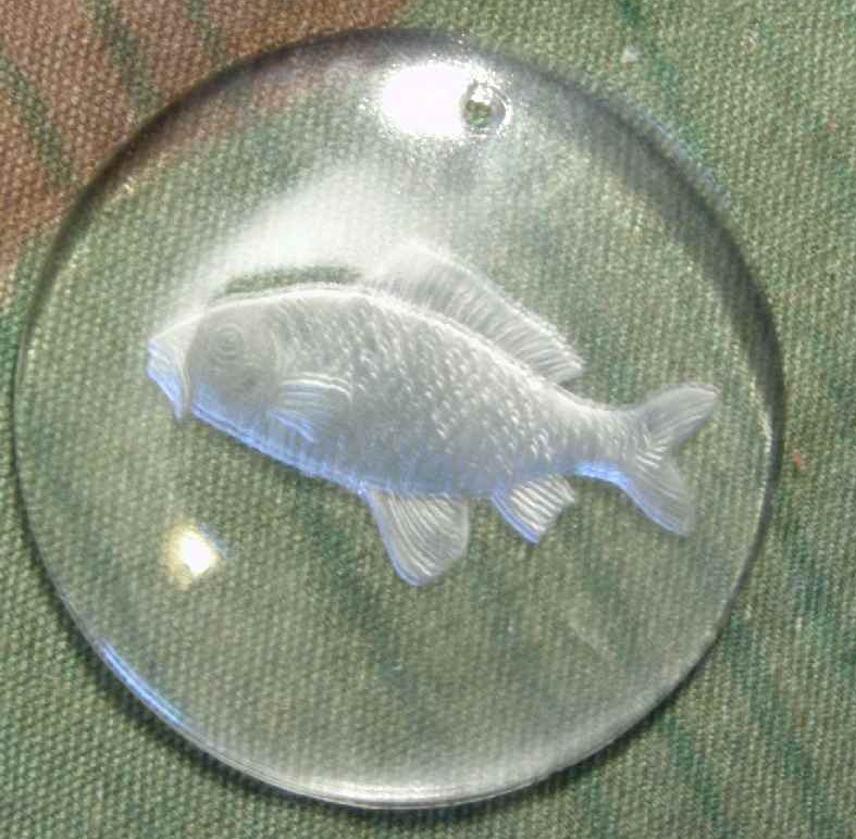 Glasabzeichen "Karpfen" , WHW März 1940, Serie " Tiere des Dorfteichs,