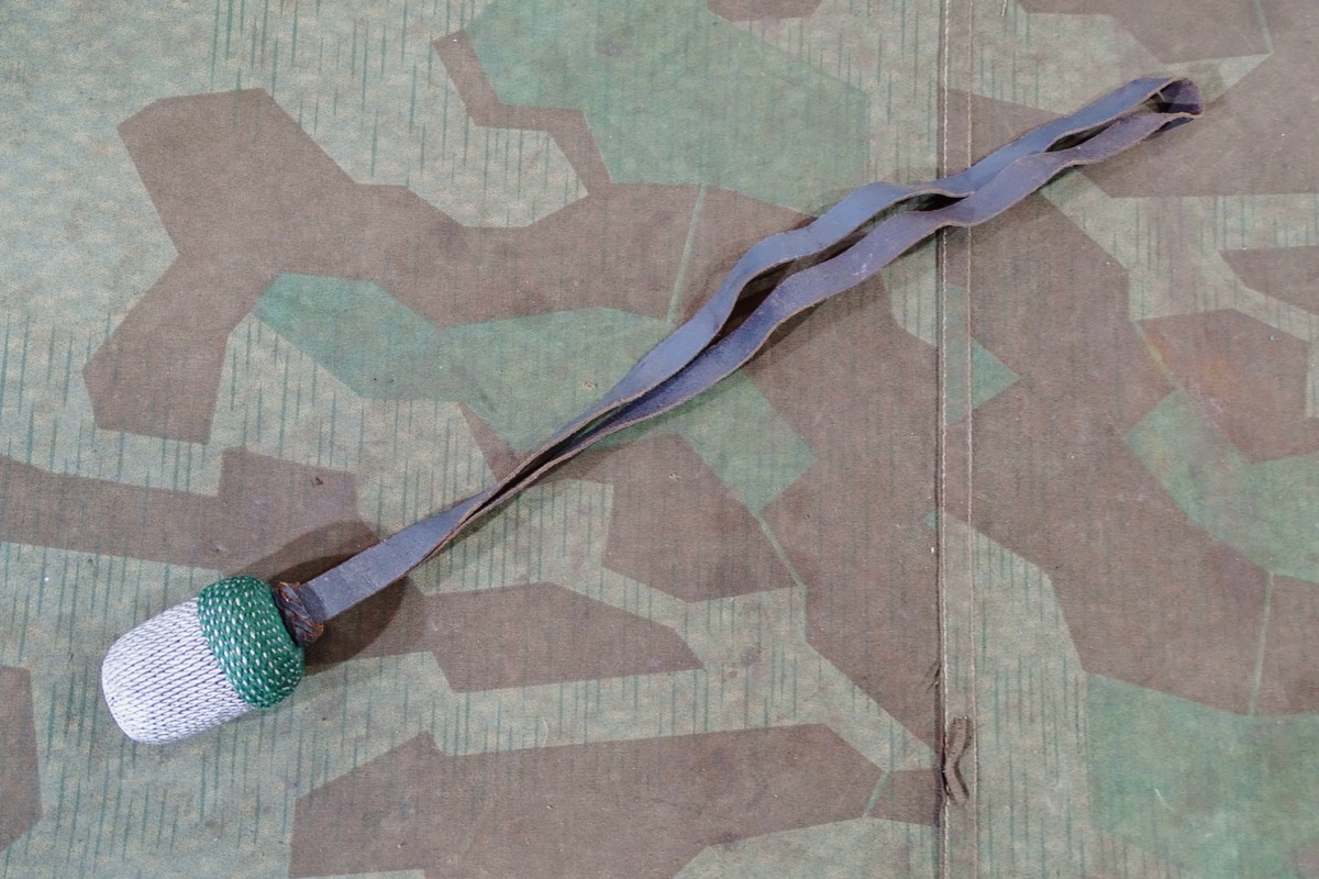 20326-1 Luftwaffe Faustriemen mit blaugrauem Lederriemen