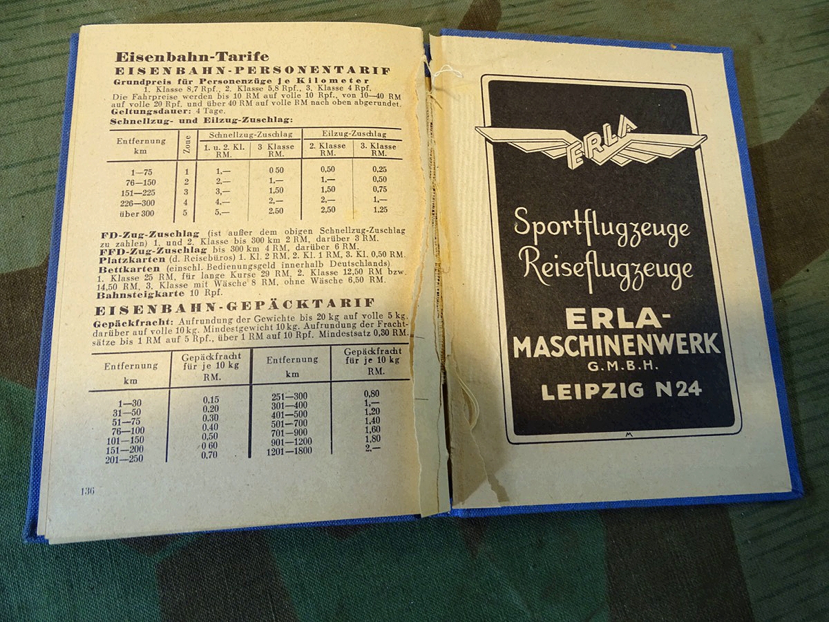Luftwaffen Taschenkalender 1943, Uniformtafeln, Werbung Luftrüstung, Flugzeugfotos. Luftwaffen Taschenkalender 1943, Uniformtafeln, Werbung Luftrüstung, Flugzeugfotos.