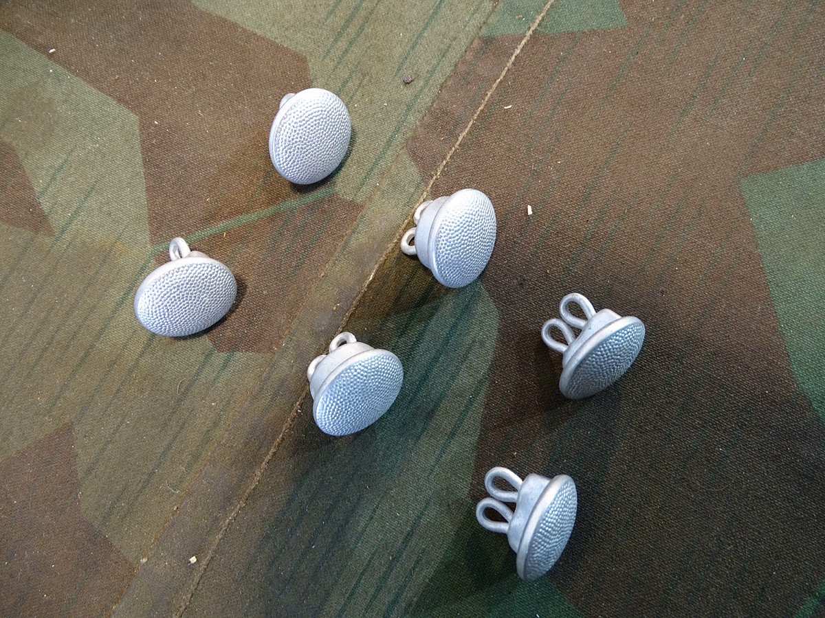 Wehrmacht : 6 gekörnte Rockschoss Uniform Knöpfe,  19 mm,  "C.Th. Dicke "