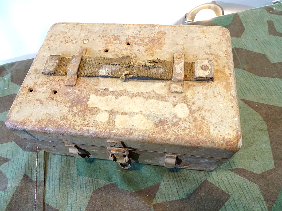 Wehrmacht Blech Behälter für RBL. F.  36 Rundblickfernrohr Hersteller : "gew 1943" / WaA253