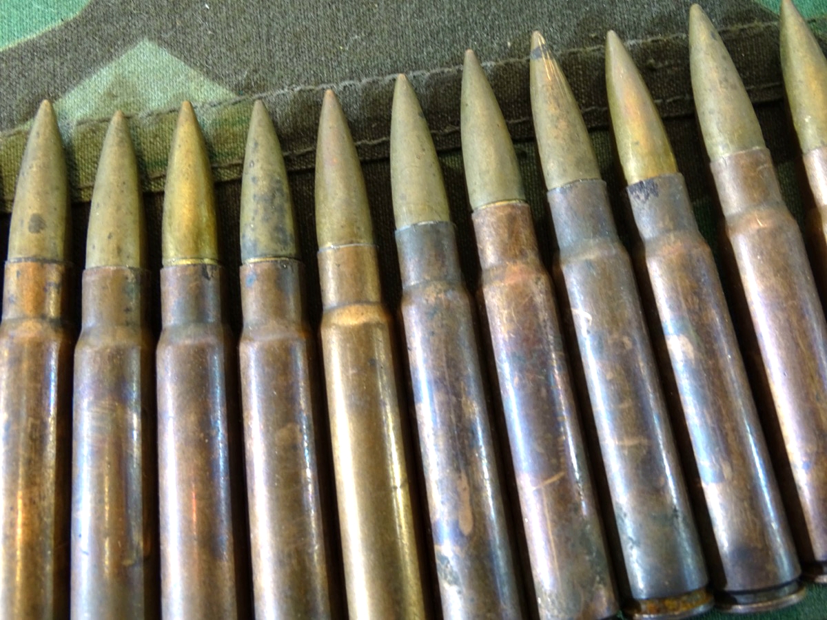 13 frühe Wehrmachts Deko Patronen 8x57 , verkupferte Eisenhülsen, alle P 132 / 20/ 1939