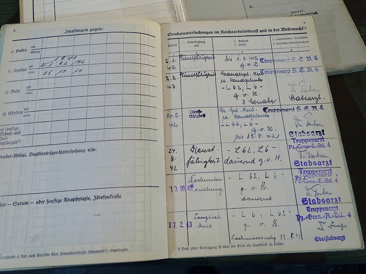 Wehrstammbuch Gefr. Heinz T. Panzer. Gren E. Btl. 4 Wehrstammbuch Gefr. Heinz T. Panzer. Gren E. Btl. 4