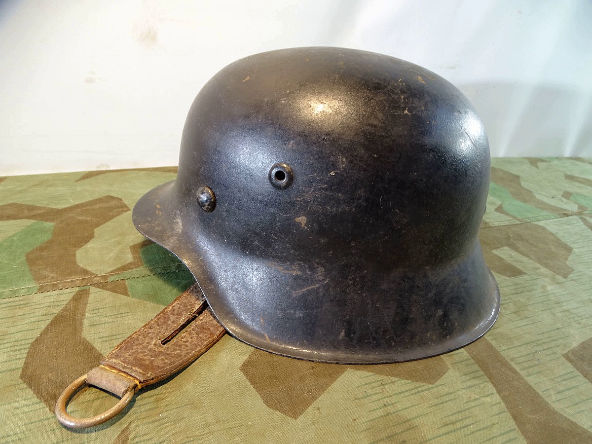 Wehrmachts Stahlhelm M 42, Original Ring, weiterbenutzt bei Feuerwehr. Glockengröße hkp 64