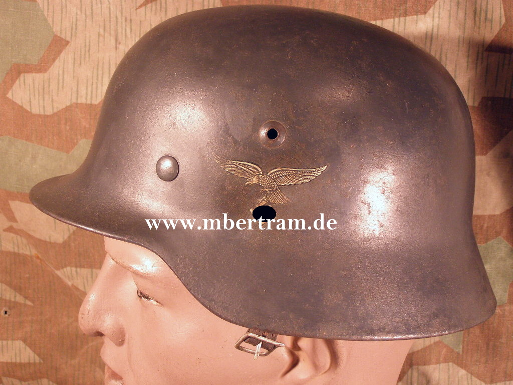 Luftwaffen Stahlhelm M 35, 2 Embleme, Adler 1.Form