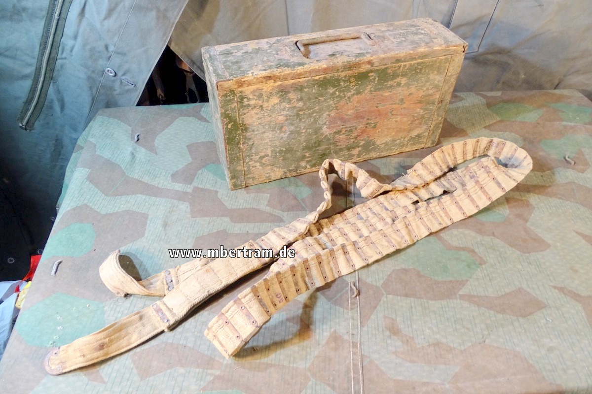 19770-1 Holz Patronenkasten / Gurtkasten  MG Schwarzlose mit seltenem 100 Schuss Ersatz Gurt,  1. Weltkrieg