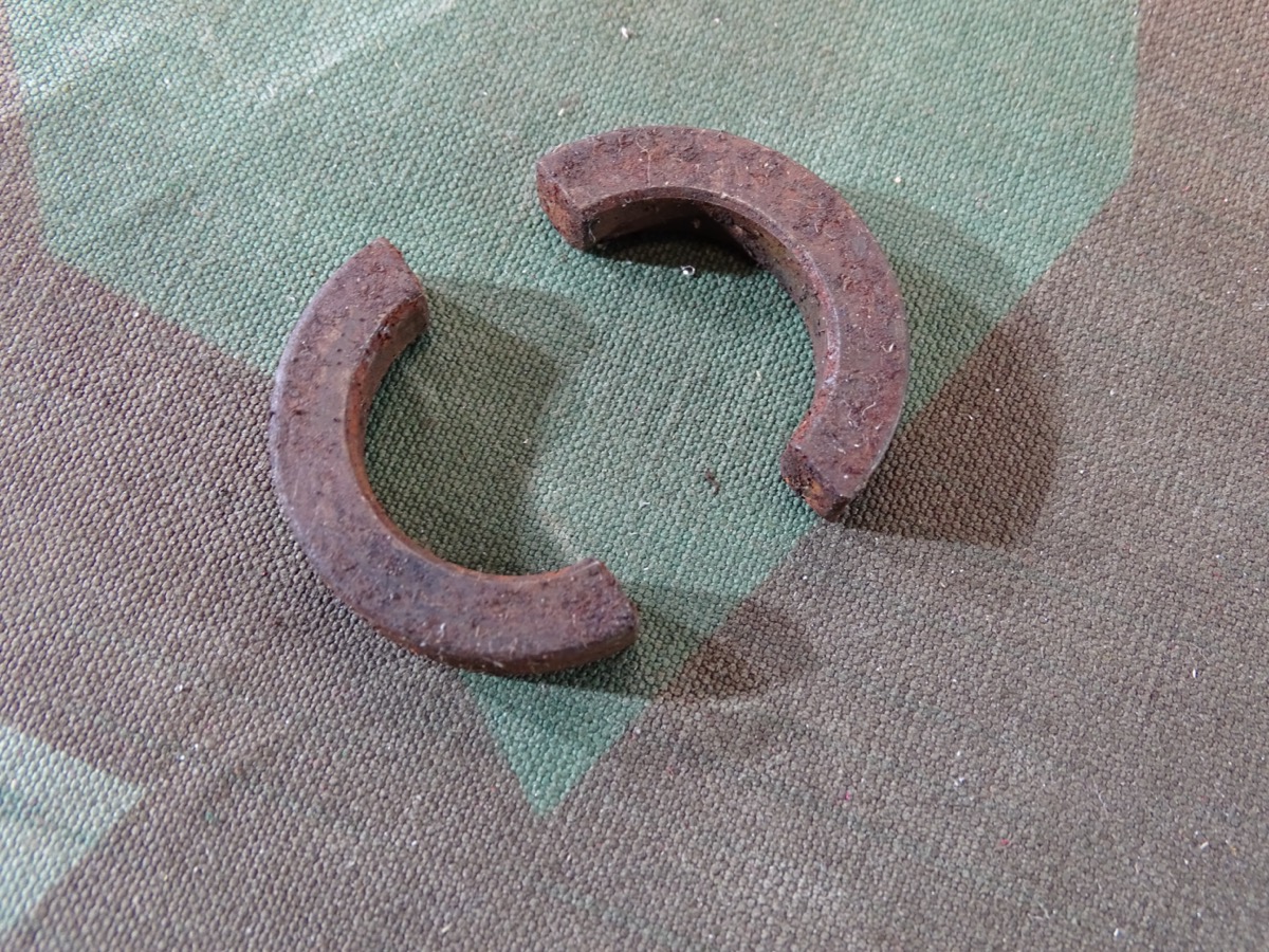 2 Stück original MP 40 Laufhalte Ringe, ungereinigt