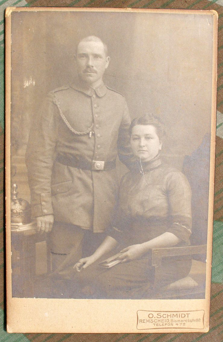 Deutscher Soldat, feldgraue Uniform, Schützenschnur