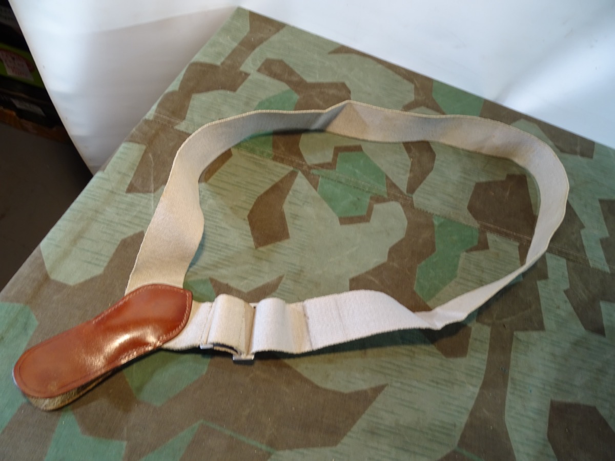 Wehrmacht Schultertragegurt für den Säbel bzw. Offiziersdolch, Variante mit doppelter Lederabdeckung