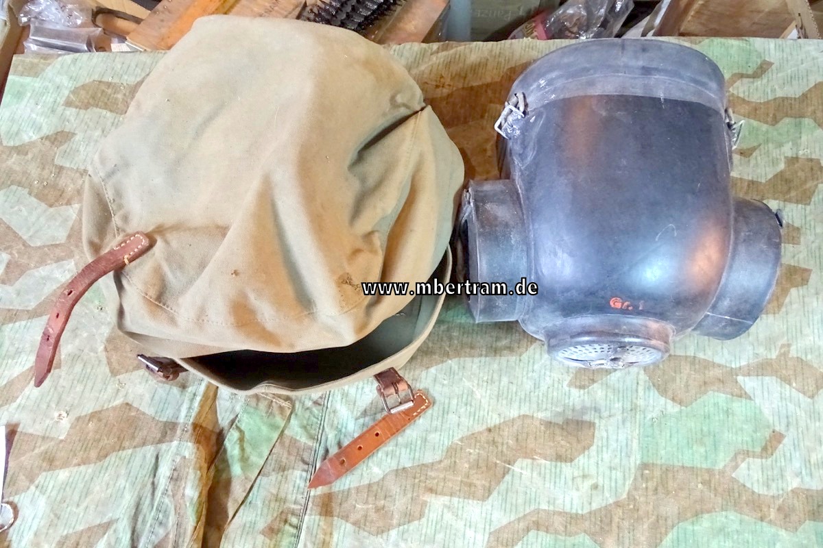 Wehrmacht Pferdegasmaske 38 mit Tasche, Beriemung, Gr. 1, 1940