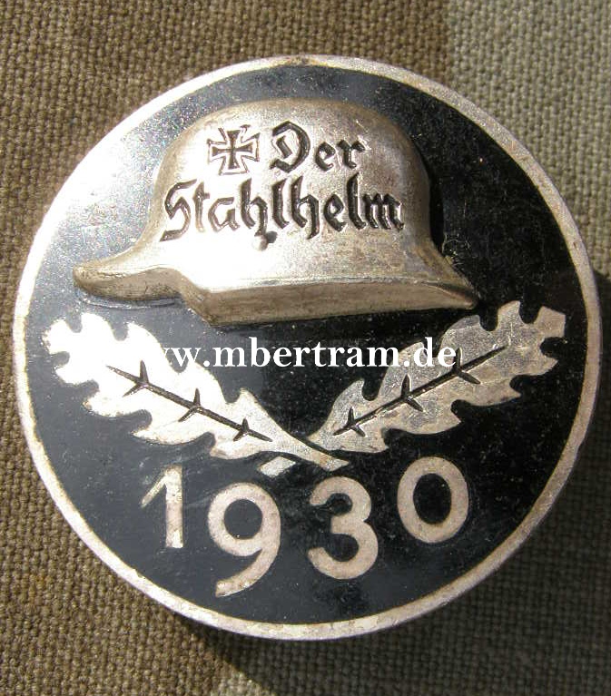 Stahlhelm Eintrittsabzeichen 1930 , versilbert, emailliert