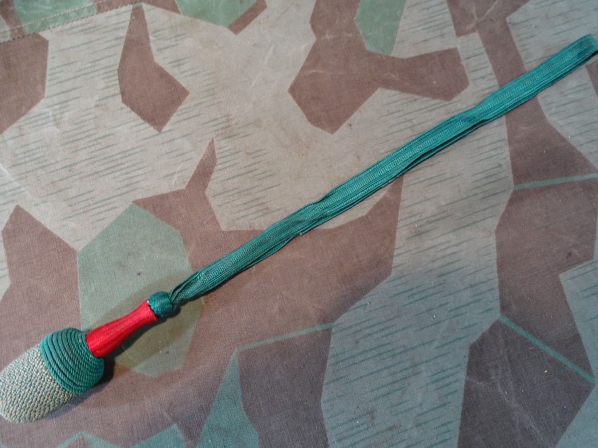 Reichswehr / Wehrmacht früher Troddel für Manschaften, Stab, 2. Bataillon, grün / rot /grün
