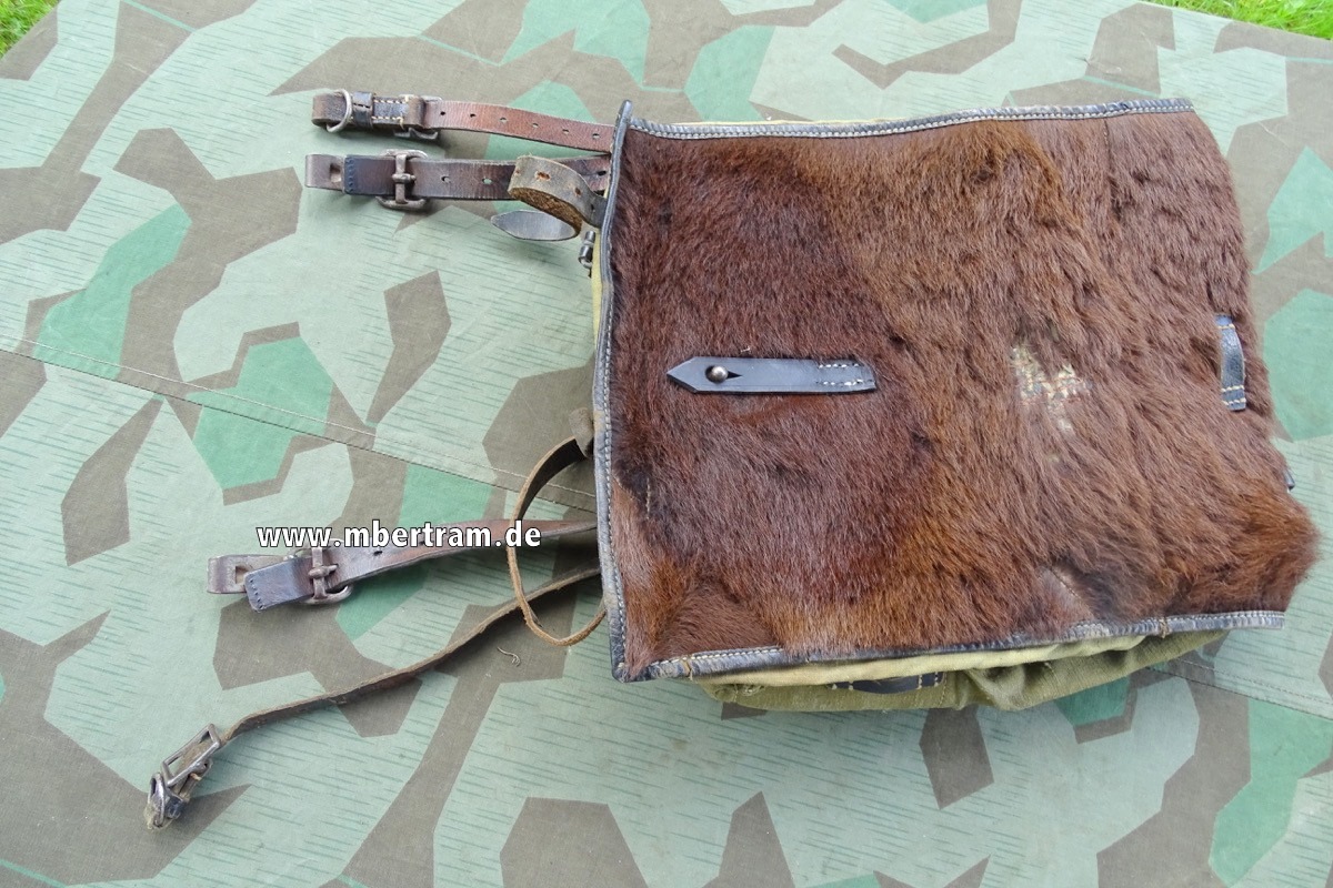Wehrmacht / Waffen-SS Tornister, M 39 "bdt 43"  mit Beriemung