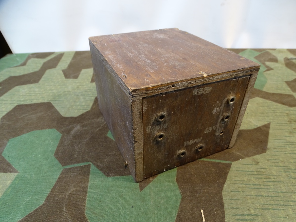 Wehrmacht  Holzkasten RB 39 mit Steckverbindungen und Röhre 