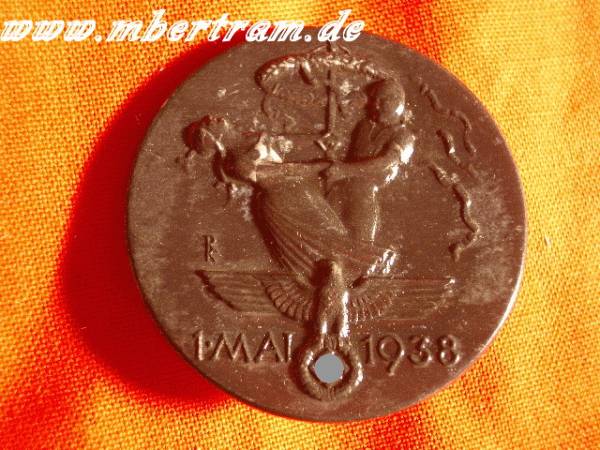 1.MAI 1938 TAG DER ARBEIT METALLABZEICHEN