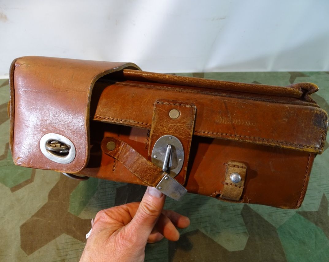 Sanitätstasche für Sanitätsoffiziere der Wehrmacht. " Bollmann Tutlingen 1939 "  mit Original Einsätzen. 