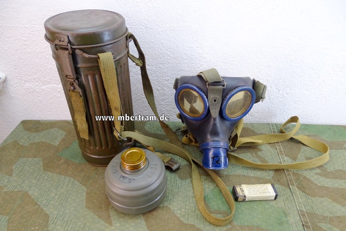 Gasmaske in Dose M38 Wehrmacht, beide Riemen, Filter, Losantin  1942
