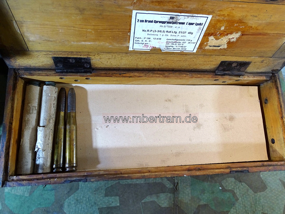 20768-3 Frühe Holz Munitionskiste für 100 Stück 2 cm Spr. Gr. Patr. Flakmunition, mit Inhalt