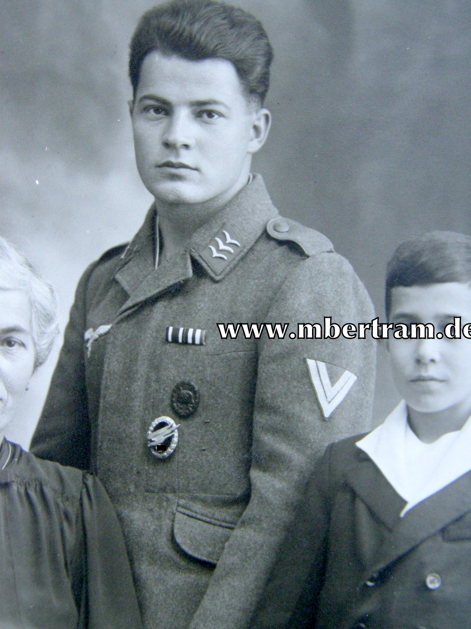 Foto Obergefreiter, Fallschirmjäger mit Orden