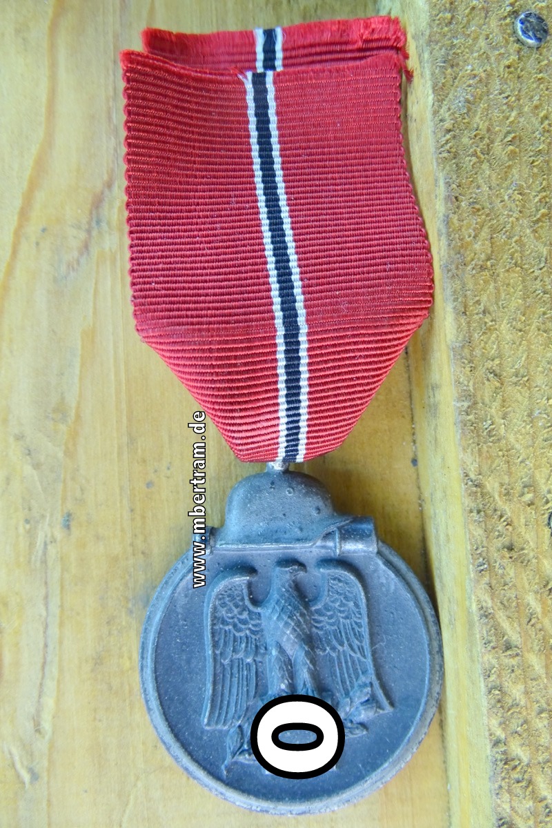 Medaille Winterschlacht im Osten,  Feinzink, am Band, Hersteller 65