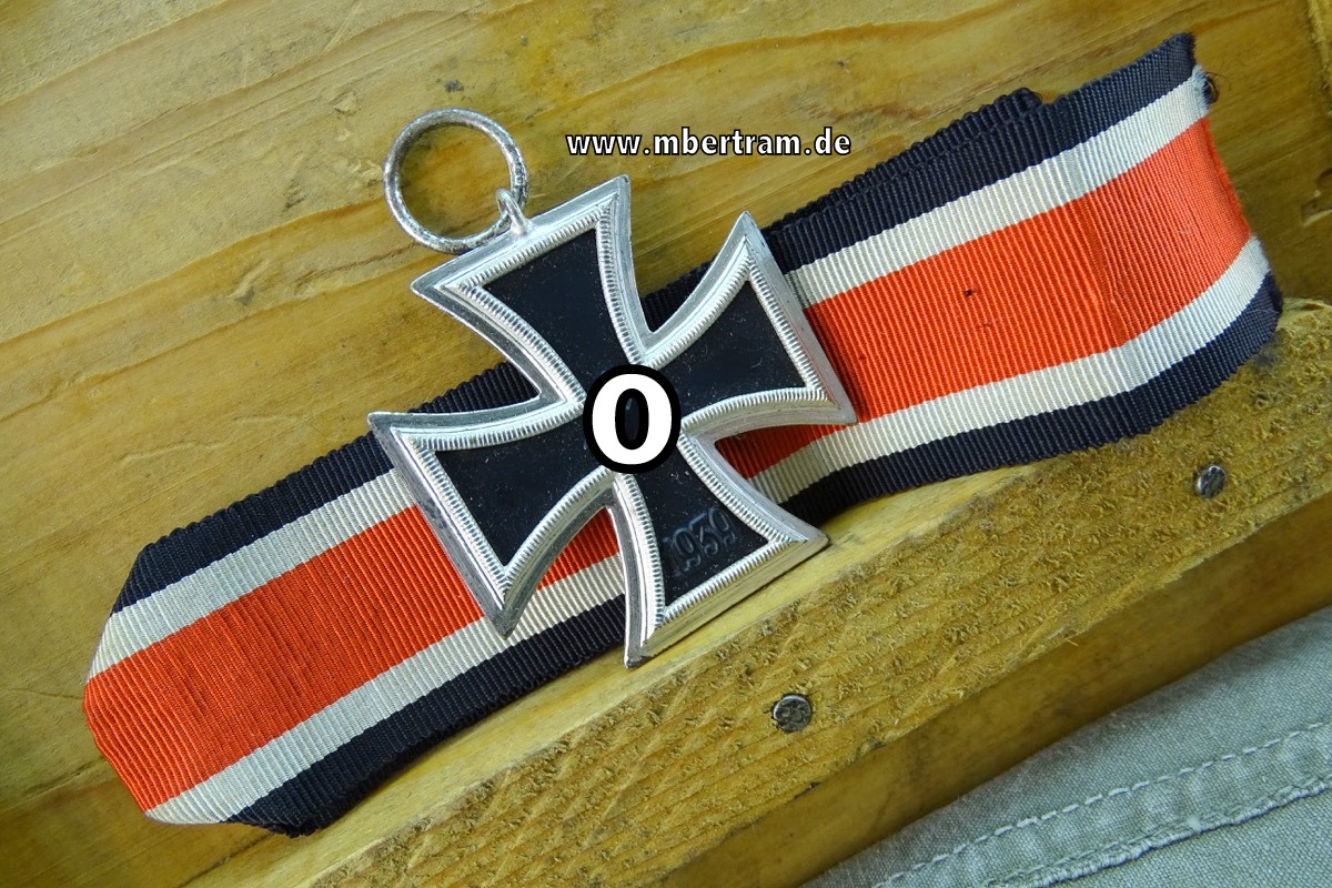Eisernes Kreuz 1939 2. Klasse mit Hersteller im Ring "40"