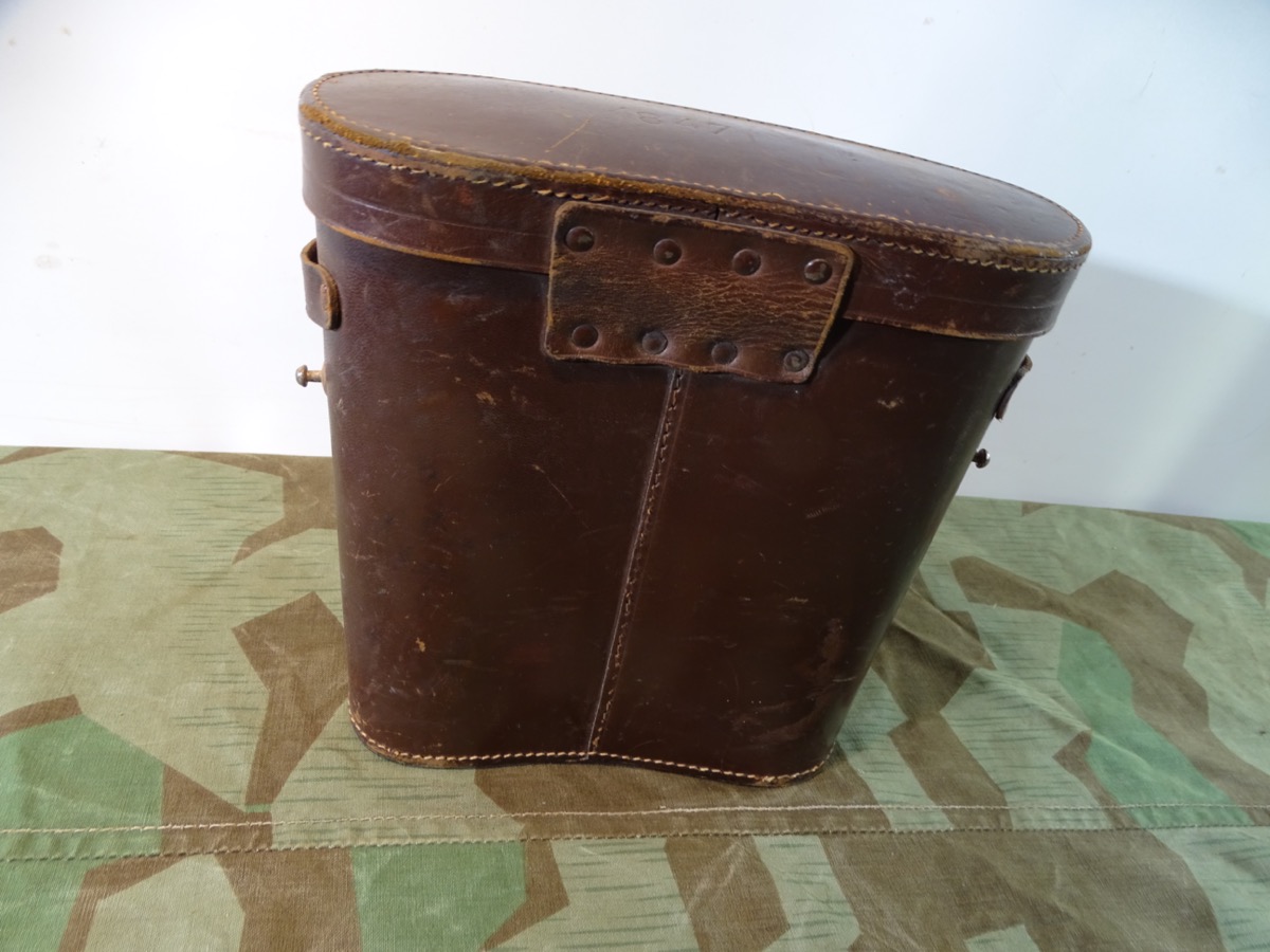 Brauner Leder Köcher für ein Fernglas 10x50 Brauner Leder Köcher für ein Fernglas 10x50