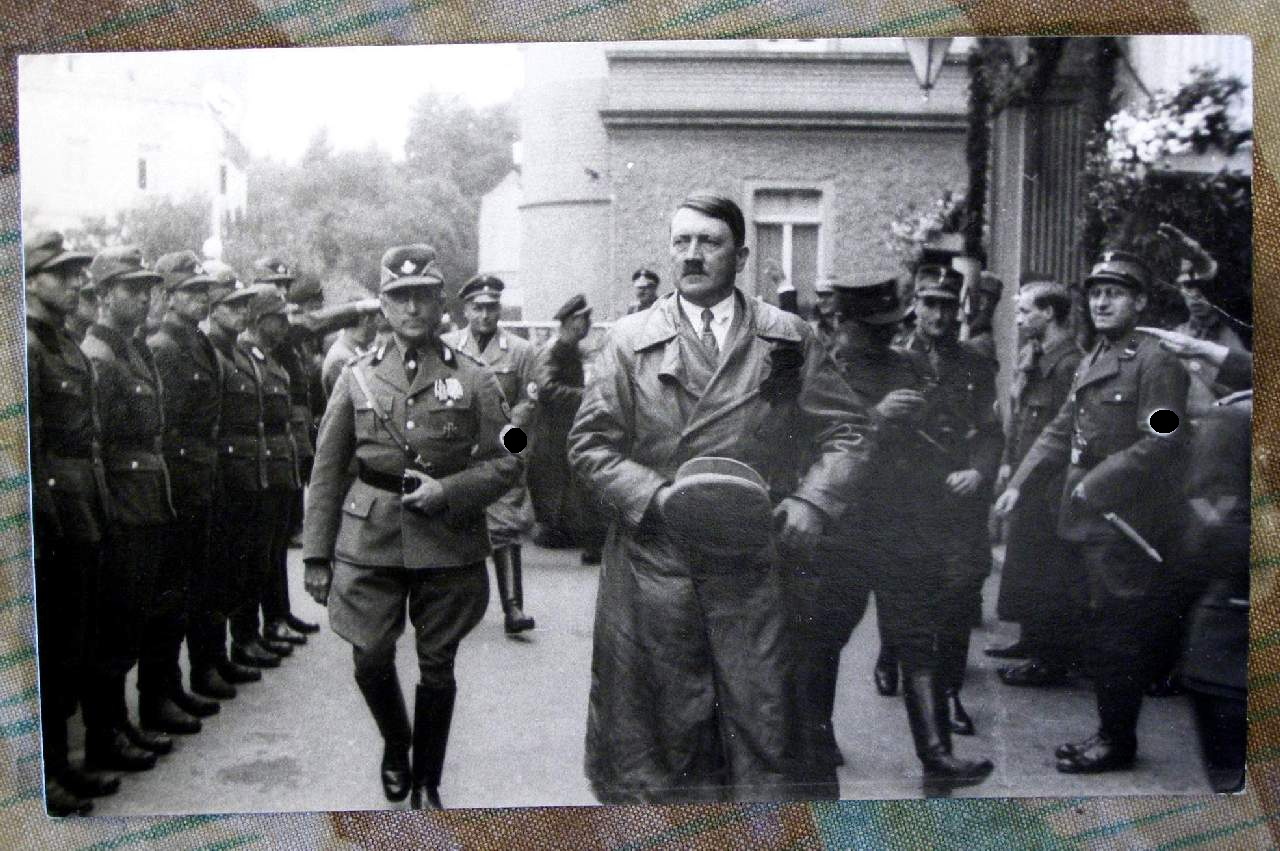 A.H. am Vorabend des 30.06.1934 in Bd. Godesberg vor RAD