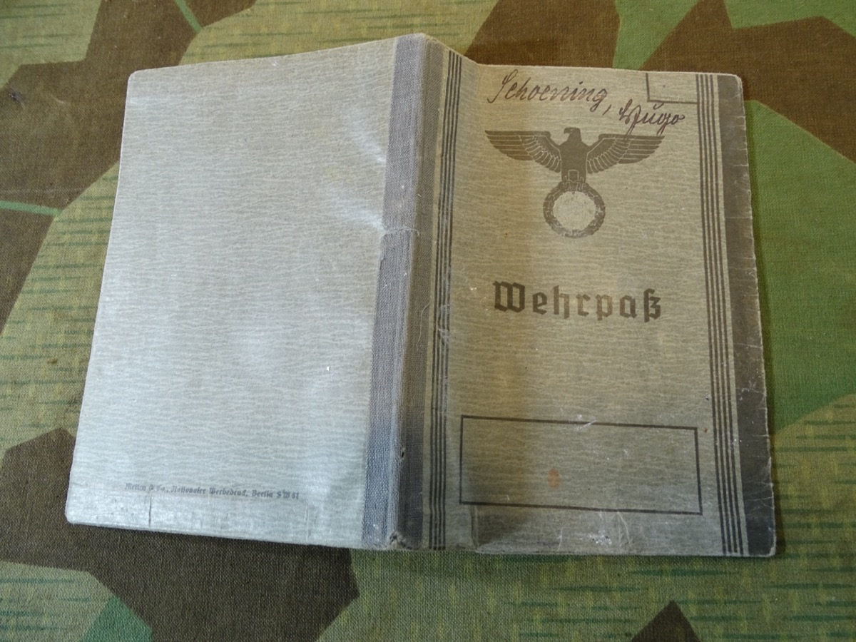 Wehrpass Uffz. Hugo Schoening, Gewehr 24 (t),MG. ( t)  Kraftf.Bew. Abz., Ostmed., KvK